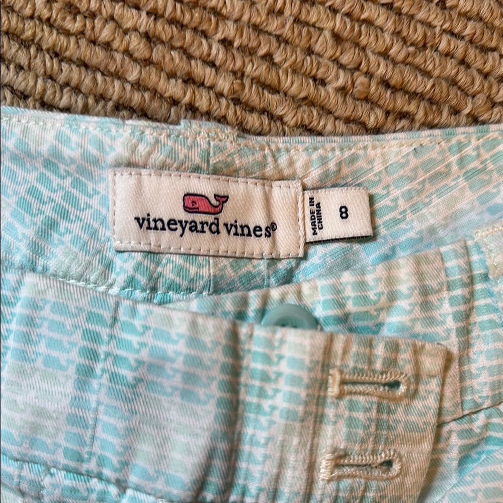 Vineyard Vines Women's size 8 aqua and white whale Pastel 3" inseam Shorts - Picture 2 of 4